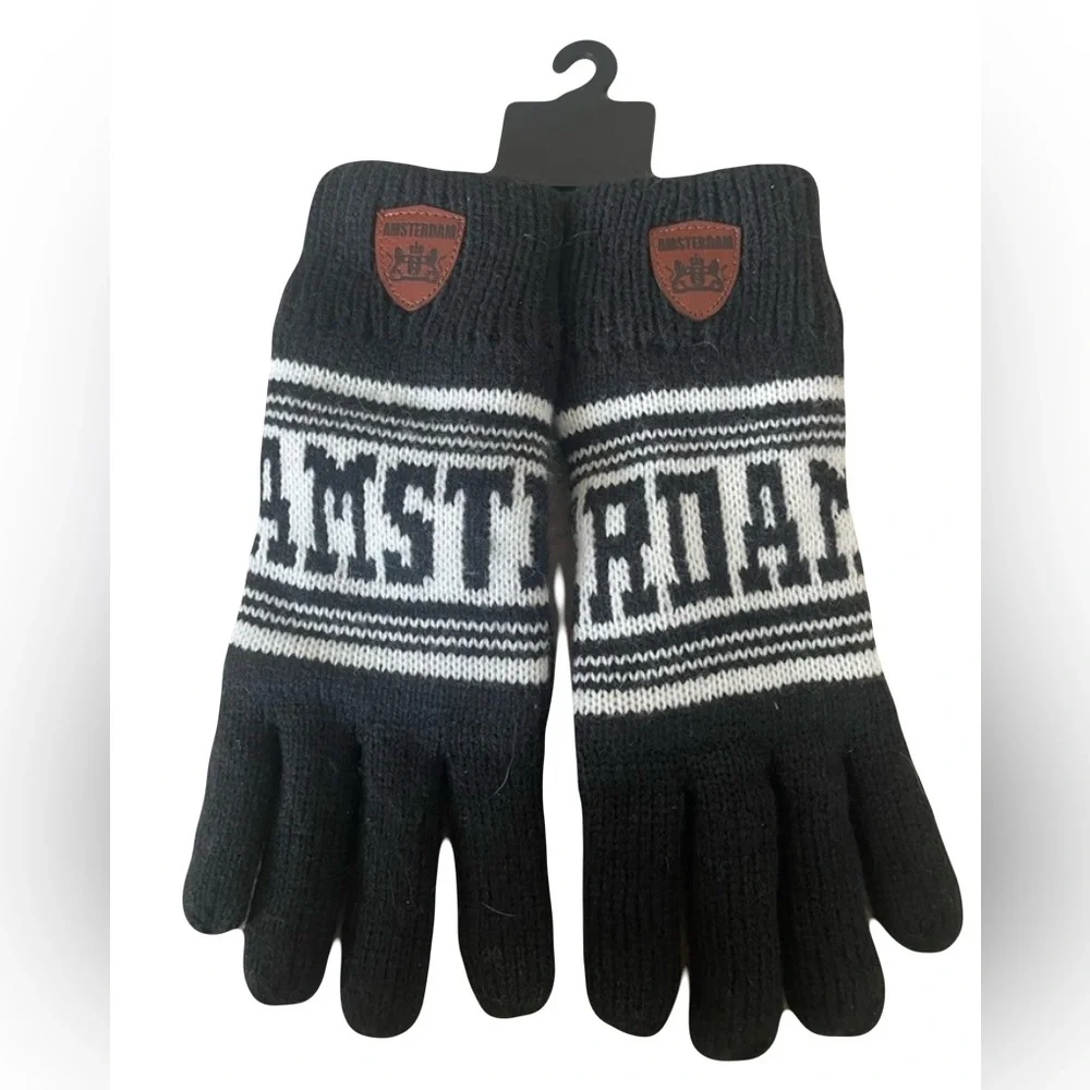 Amsterdam Black and‎ White Knit Gloves. Women OS